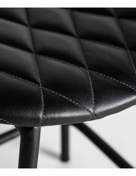 Banco baixo CHAEPE 49 em pele preta, estilo industrial vintage