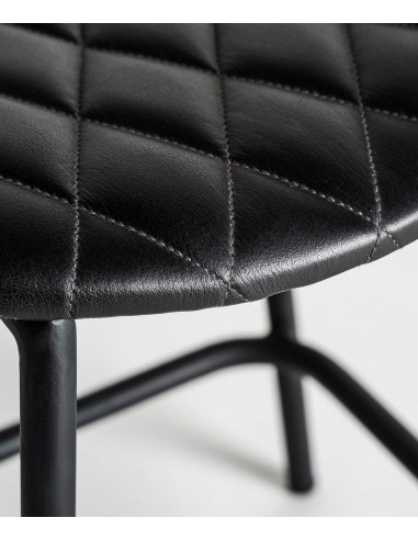 Banco baixo CHAEPE 49 em pele preta, estilo...