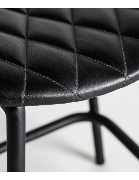 Banco baixo CHAEPE 49 em pele preta, estilo industrial vintage