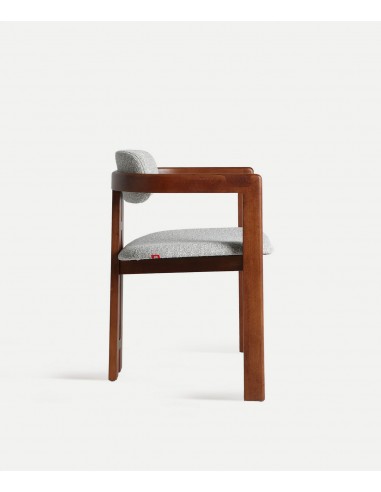 Cadeira HEDEL com design arquitetónico em...