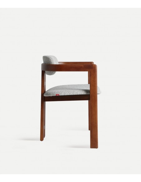 Silla HEDEL de diseño arquitectónico en madera color nogal y tapizado gris