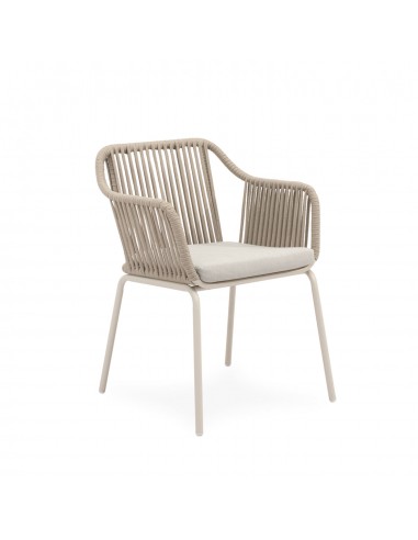 Cadeira de exterior Penny em corda e aço, com design envolvente e elegante