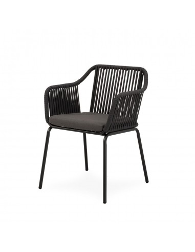 Cadeira de exterior Penny em corda e aço, com design envolvente e elegante