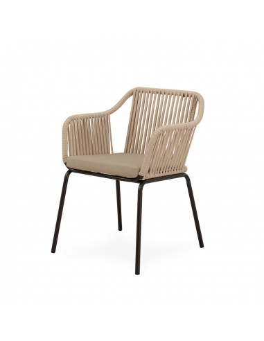 Cadeira de exterior Penny em corda e aço, com design envolvente e elegante