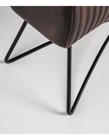 Banqueta em pele castanha com design industrial...