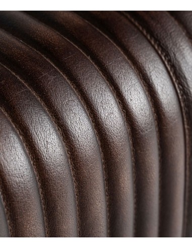 Banqueta em pele castanha com design industrial...