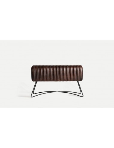 Banqueta em pele castanha com design industrial...