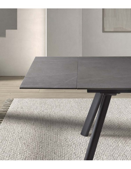 Mesa extensível minimalista em porcelana cinzenta ARMINIA 140 (200) x 90, pernas em metal preto