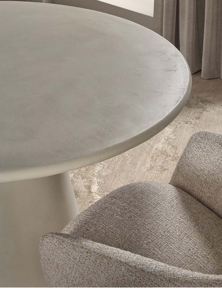 Mesa de comedor redonda VÉRNA 120 en terminado cemento estilo minimalista