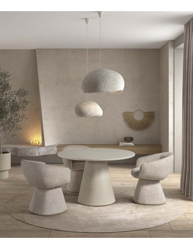 Silla con brazos y base tapizada tejido beige...