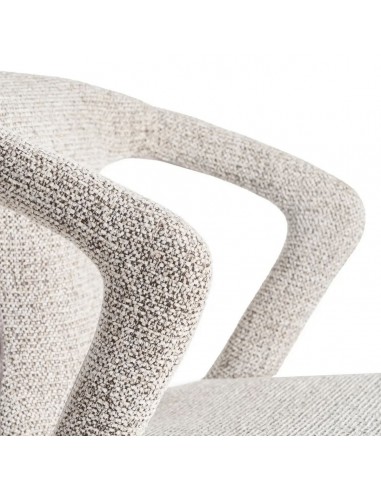 Cadeira NIVARIA com pernas estofadas em design...