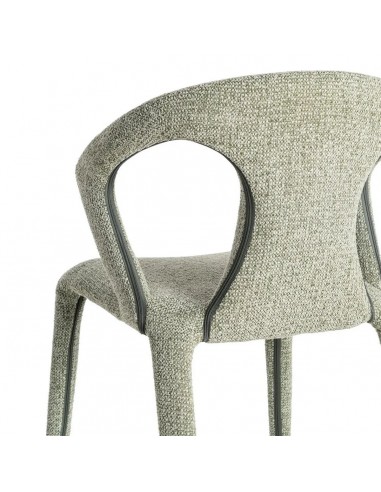 Cadeira NIVARIA com pernas estofadas em design...