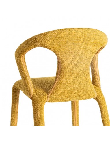 Cadeira NIVARIA com pernas estofadas em design...