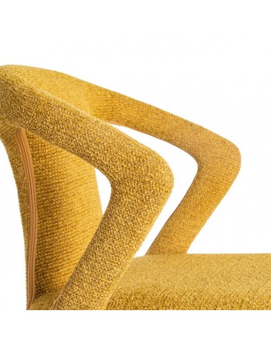 Cadeira NIVARIA com pernas estofadas em design...