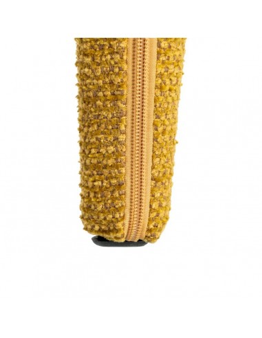 Cadeira ORION com pernas forradas em design 3D...