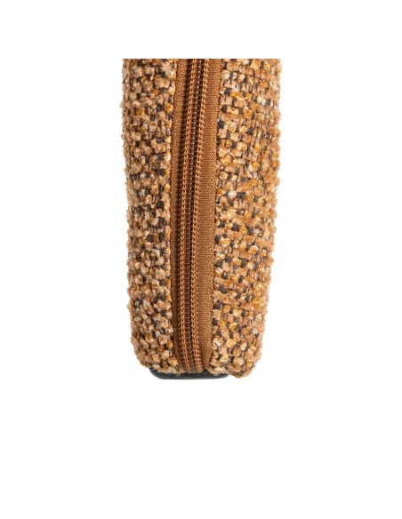 Silla con patas tapizadas ORION de diseño 3d en tejido jaspeado.