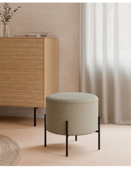 Puff redondo HERMAN 40, tela beig y metal negro.