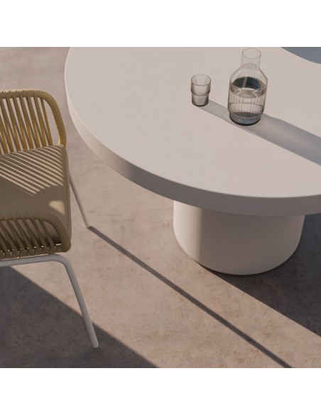 Mesa redonda minimalista THELMA 120 en micro cemento blanco