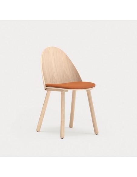 TEULAT SILLA DE DISEÑO UMA, madera natural y tapizado PU terracota