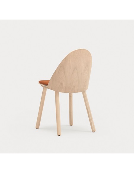 TEULAT SILLA DE DISEÑO UMA, madera natural y tapizado PU terracota