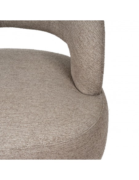 Butaca giratoria BOGOTA, diseño escandinavo envolvente con base de madera