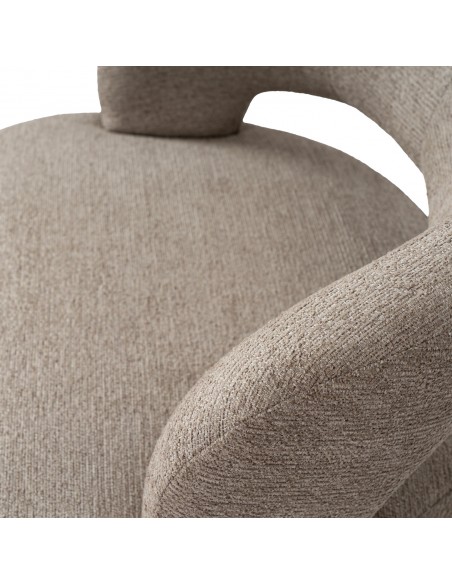 Butaca giratoria BOGOTA, diseño escandinavo envolvente con base de madera