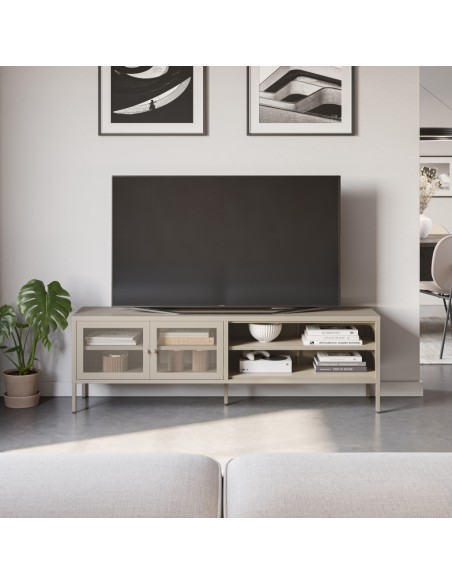 Móvel de TV minimalista FAYNA em metal na cor areia, 160 cm com 2 portas e 2 prateleiras abertas.