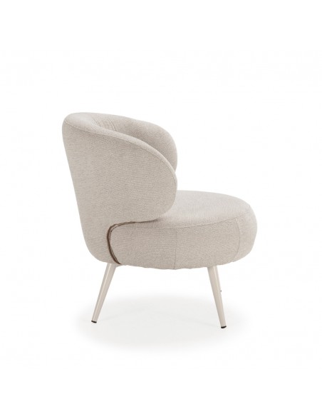 Poltrona redonda LIVA com design orgânico em cor bege.