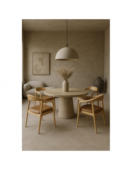 Silla con brazos NINA, madera de haya y similpiel marrón.