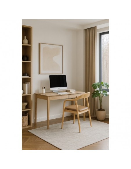 Silla con brazos NINA, madera de haya y similpiel marrón.