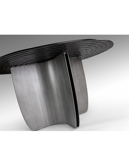 Mesa redonda de design italiano NIGHT 150 cm, tampo em vidro termoformado cinzento e base em chumbo patinado.