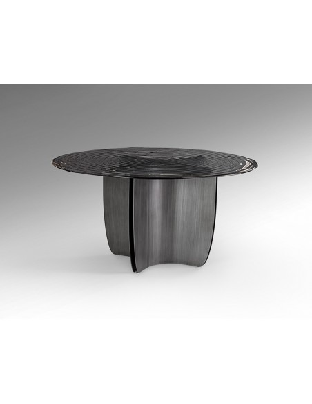 Mesa redonda de design italiano NIGHT 150 cm, tampo em vidro termoformado cinzento e base em chumbo patinado.
