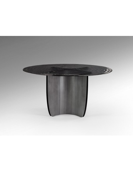 Mesa redonda de design italiano NIGHT 150 cm, tampo em vidro termoformado cinzento e base em chumbo patinado.