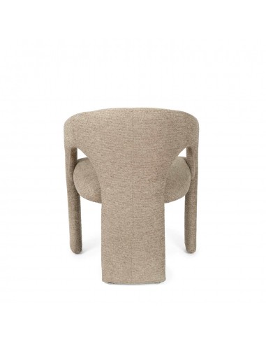 Cadeira totalmente estofada com design orgânico...