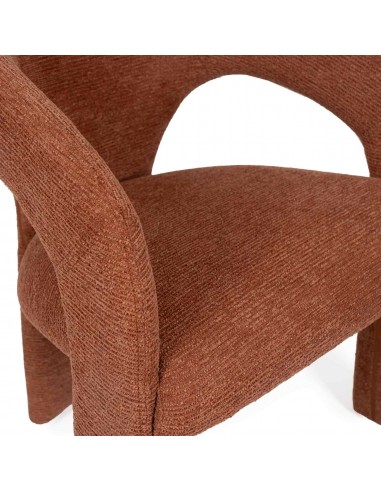 Cadeira totalmente estofada com design orgânico...