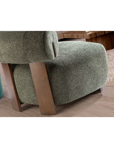 Butaca NAOMI de Estilo Moderno en Madera nogal y Tapizado Chenilla