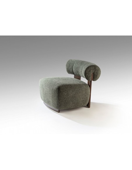 Butaca NAOMI de Estilo Moderno en Madera nogal y Tapizado Chenilla