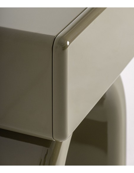 Mesinha STAGE com acabamento verde brilho e design orgânico