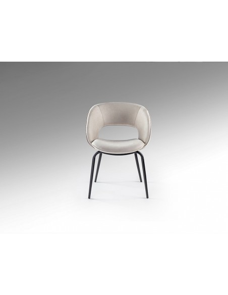 Cadeira NIM de estilo moderno em camurça sintética com pés de metal preto.