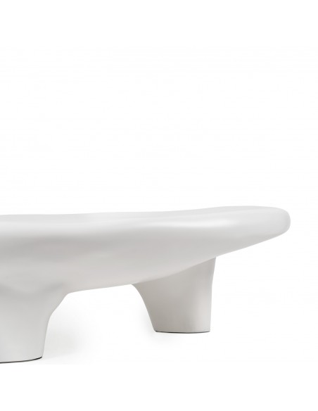 Mesa centro escultórica INARO 150 x 34, diseño orgánico en resina blanca