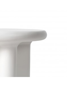Mesa auxiliar de diseño FLOYD 50 blanco de resina 2