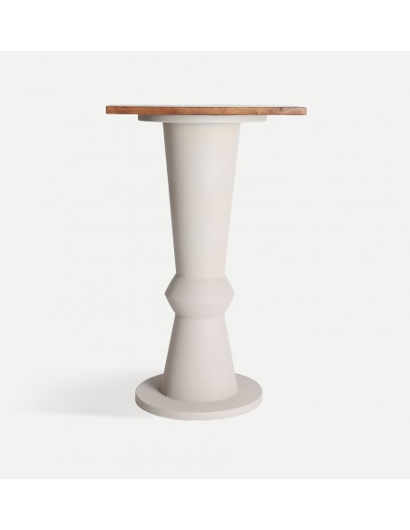 Mesa alta redonda escultural Kilhe, 65 x 107, feita de madeira e metal.