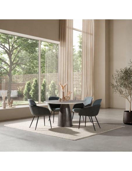 Mesa redonda de design 130 AMAL em mármore branco com detalhes em metal.