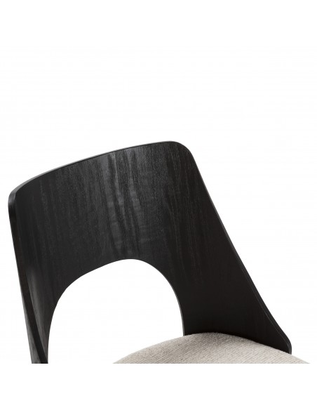 Cadeira de design GILDA, encosto em madeira preta e assento em tecido bege.