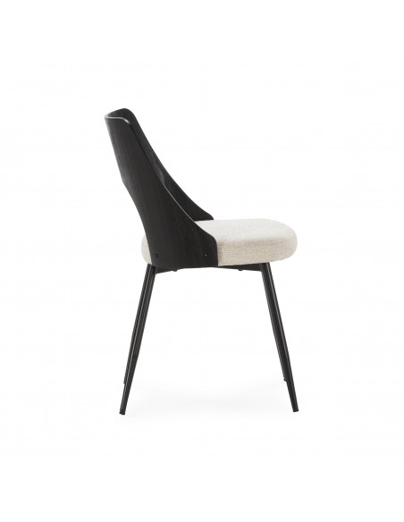 Cadeira de design GILDA, encosto em madeira preta e assento em tecido bege.