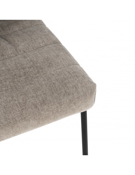 Silla de diseño NAOMI tapizada en tela con patas de metal