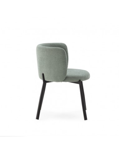 Poltrona GINNY estofada em tecido com pés de...