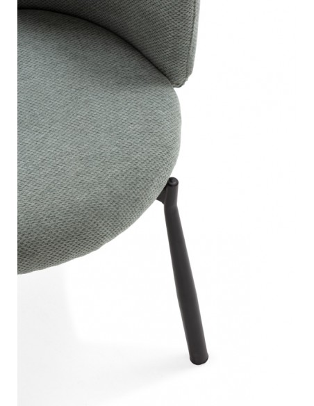 Poltrona GINNY estofada em tecido com pés de metal preto