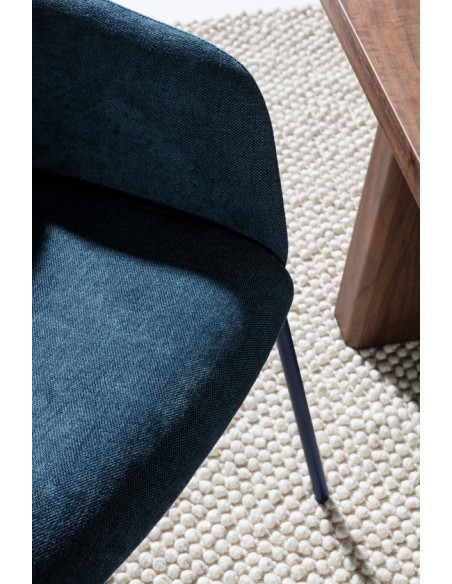 Cadeira com braços ASLiN forrada a tecido e pés em metal