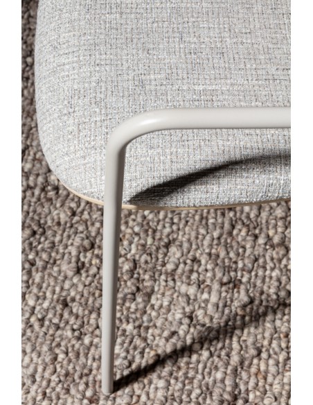 Silla de diseño NOUR con Respaldo en roble y asiento tapizado en beige